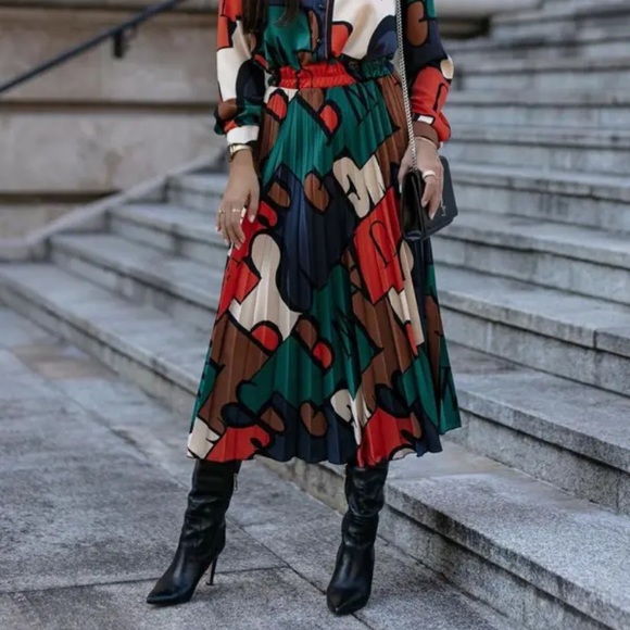 🆕🔥Letter Print Color-Block Button Design Top & Pleated Shirt Set🔥🆕 - Picture 4 of 4